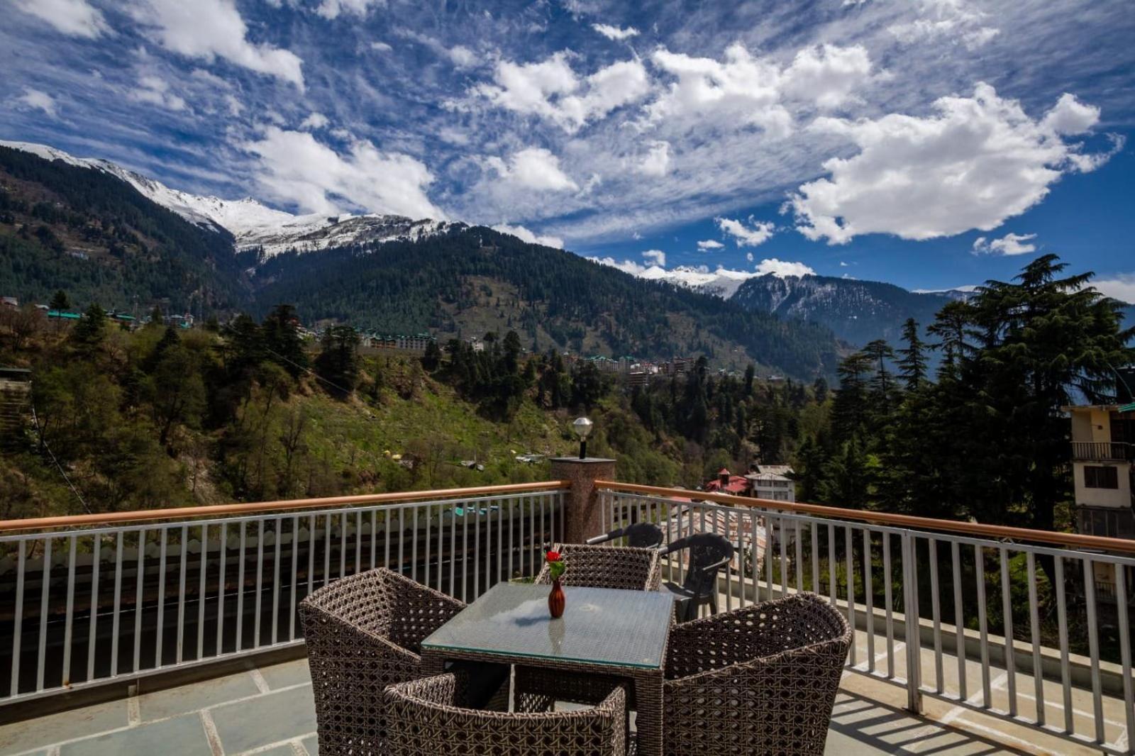 Готель Sarthak Regency By M K Hospitality,Rangri, Manali,Hp,Just 1 Kms From Volvo Parking Екстер'єр фото