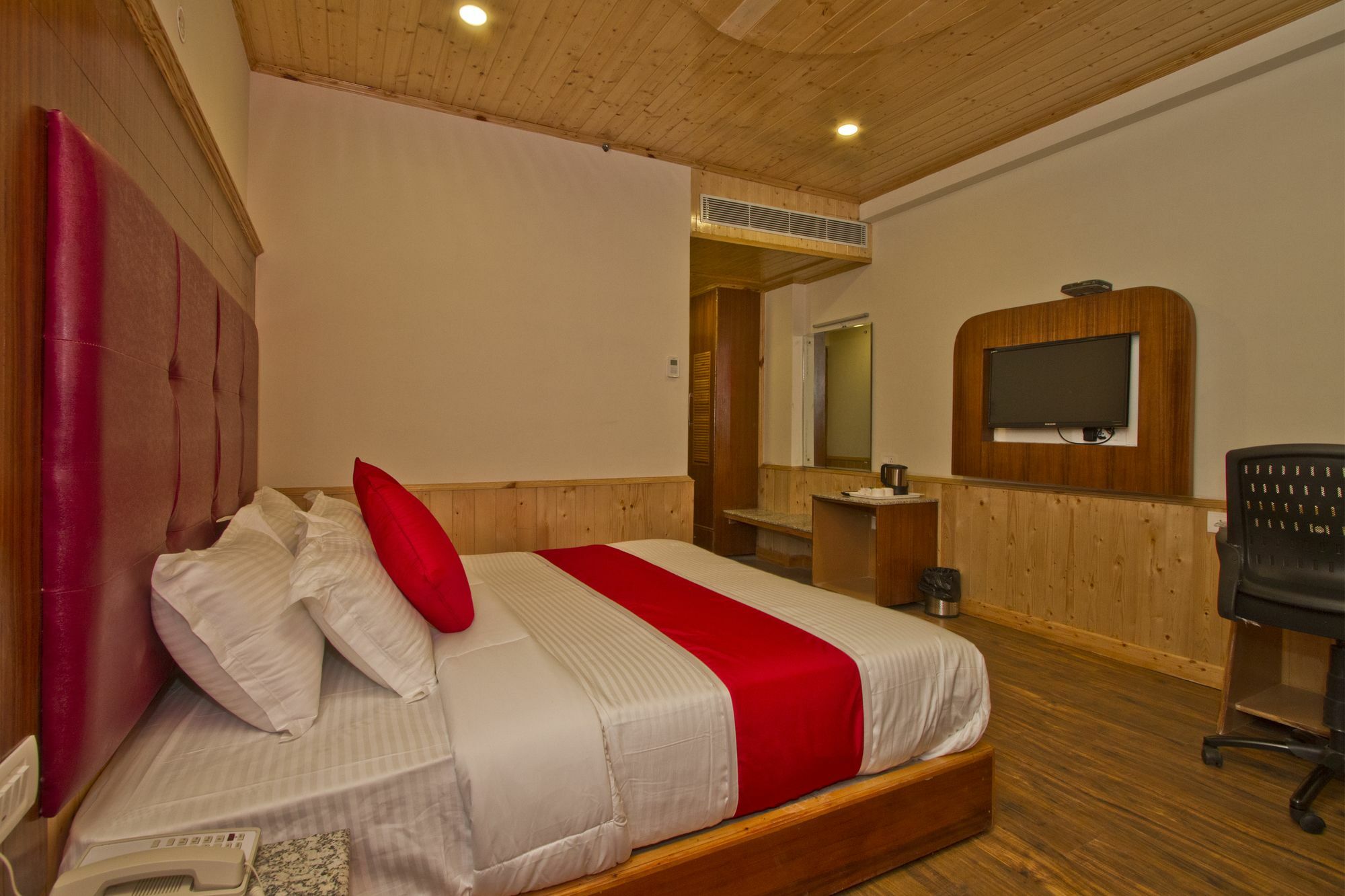 Готель Sarthak Regency By M K Hospitality,Rangri, Manali,Hp,Just 1 Kms From Volvo Parking Екстер'єр фото